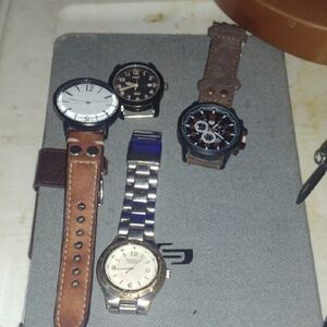4 Assorted Men's Watch ⌚ Bundle